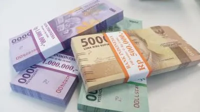 Rupiah Tembus Rp17.000 per Dolar AS, IHSG Turun Hampir 3% di Pembukaan di Tengah Ketegangan Timur Tengah