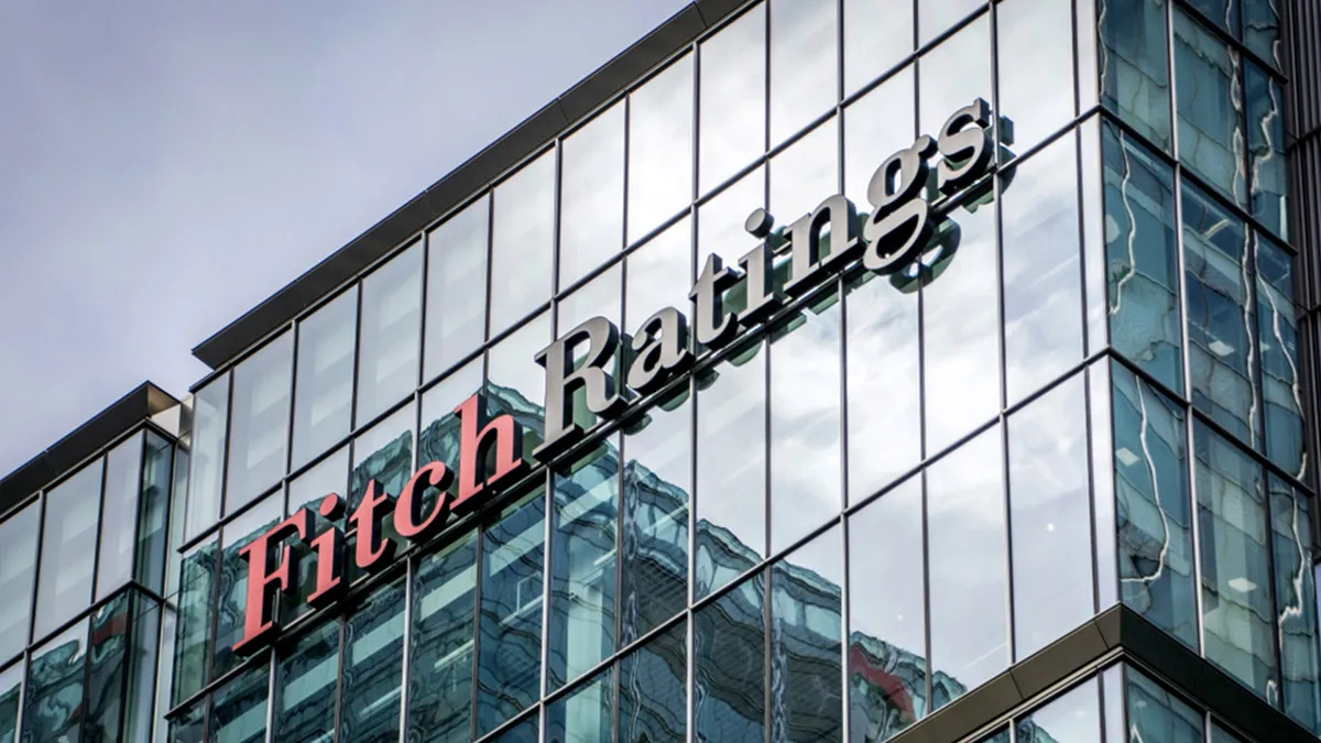 Fitch Turunkan Outlook Utang Indonesia Menjadi Negatif, Peringkat Tetap BBB