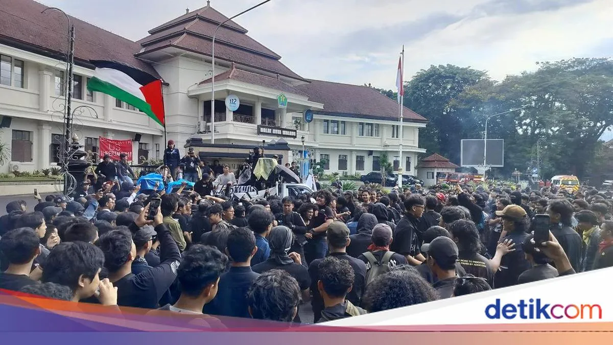 May Day, Kolektif Art Punk Malang Sulap Jalanan Menjadi Panggung Aspirasi