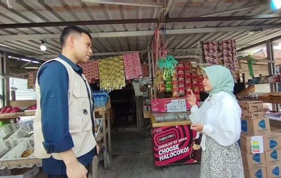 Warung Isna di Desa Setanggor Manfaatkan Internet untuk Jualan Live dan Pembayaran QRIS
