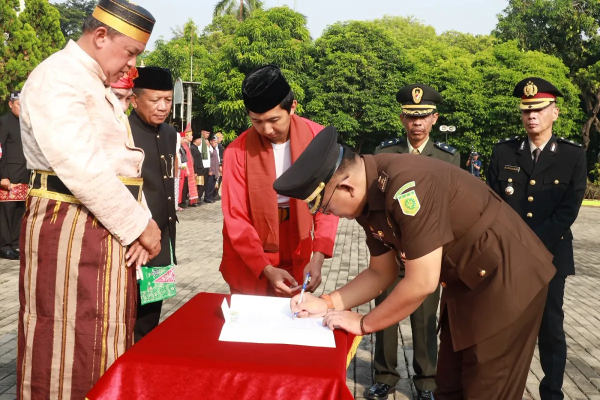 Tri Adhianto Teken Komitmen Transparansi SPMB pada Hardiknas, Libatkan Kejari Kota Bekasi