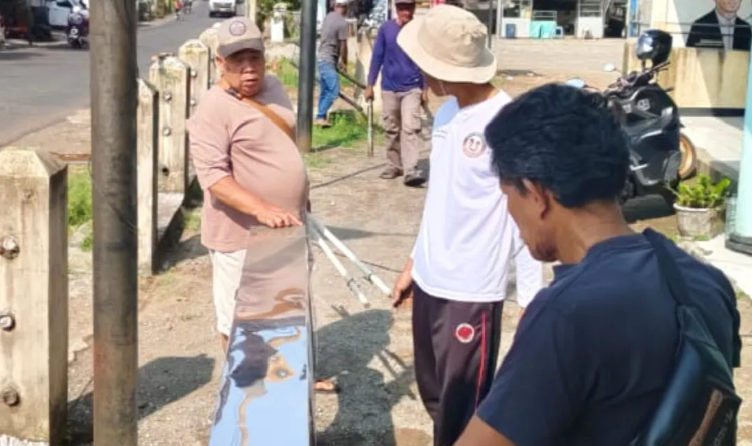 Pemdes Warungkiara Rehab Pagar Kantor Desa, Anggaran Rp21 Juta Dipasang di Papan Informasi