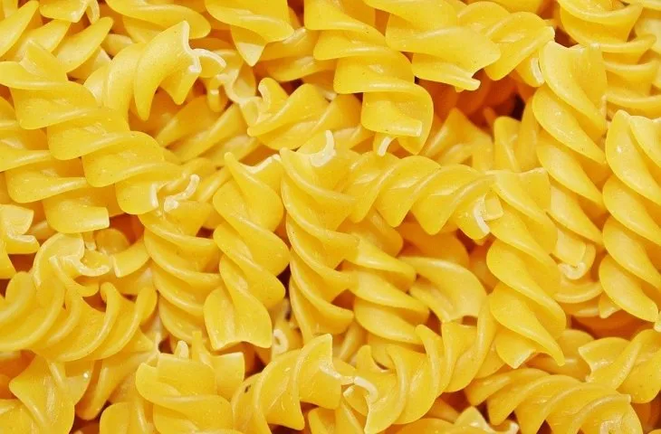 Penelitian: Makanan Berwarna Kuning Dikaitkan dengan Rasa Bahagia