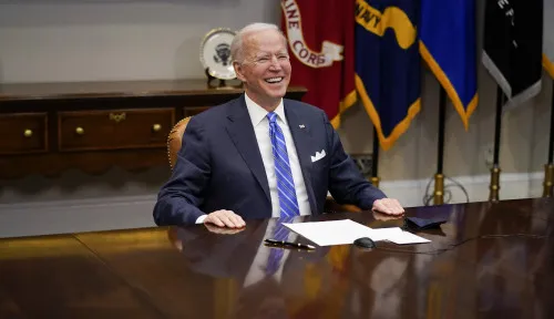 Gedung Putih: Joe Biden Baik-baik Saja Usai Tersandung di Tangga Air Force One