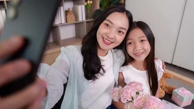 Tren ‘Reparenting Parents’ Viral di China, Anak Muda Bantu Orang Tua Menyikapi Luka Masa Lalu