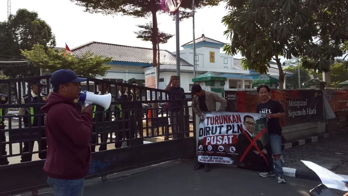 Mahasiswa Gelar Aksi di PLN Garut, Desak Perbaikan Gangguan Listrik Berulang