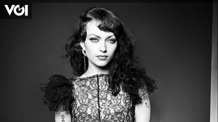 Violet Grohl Rilis Single “Cool Buzz”, Soroti Standar Ganda dan Dominasi Patriarki di Industri Musik