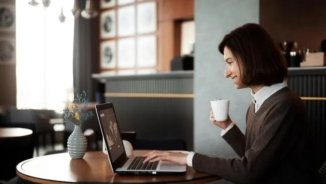 Lima Cara Manajemen Waktu agar Tetap Produktif saat Work From Cafe