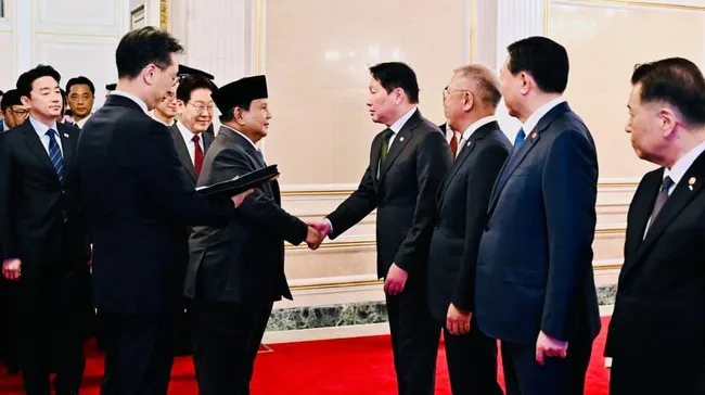 Prabowo Beri Hadiah Pakaian untuk Anjing Peliharaan Presiden Korea Selatan di Tengah Kunjungan Kenegaraan