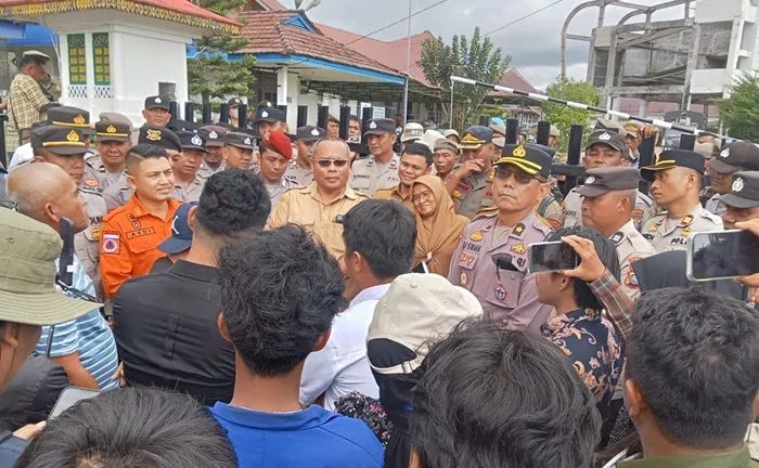 Mahasiswa dan Warga Korban Bencana Datangi DPRD Tapteng, Minta Pengawasan dan Transparansi Bantuan