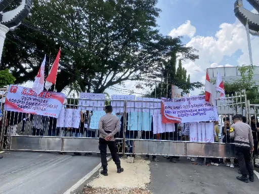 Massa LSMB Datangi Kejati Lampung, Desak Transparansi Dugaan TPPU dalam Korupsi SPAM Pesawaran