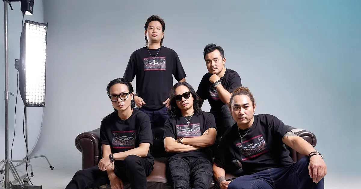 Bức Tường Padukan Musik Rakyat Barat Laut dengan Rock dalam "On the Windy Peak"