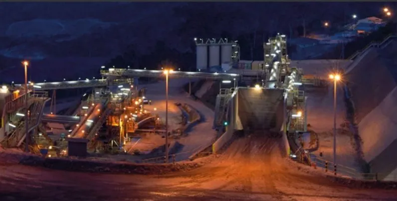 Merdeka Gold Laporkan Realisasi Proyeksi Keuangan 2025 ke BEI, Sejumlah Indikator Tak Capai Target