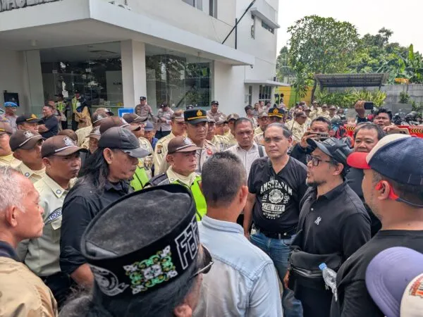 Warga dan Pelaku Usaha Ruko Grand Galaxy City Tolak Parkir Berbayar, Soroti PSU Belum Diserahkan 13 Tahun