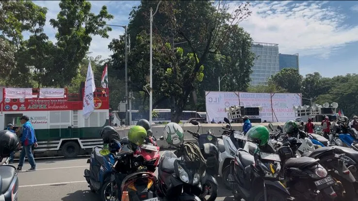 May Day 2026 di Depan Kedubes AS Diwarnai Adu Musik dari Mobil Komando