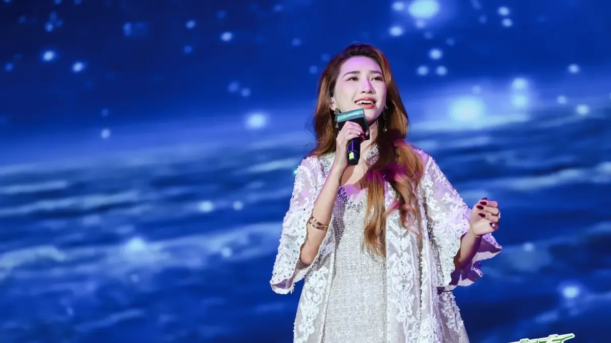Icha Yang, Penyanyi Asal Jember, Menarik Perhatian di Musik Mandarin hingga Tampil di TV Hunan