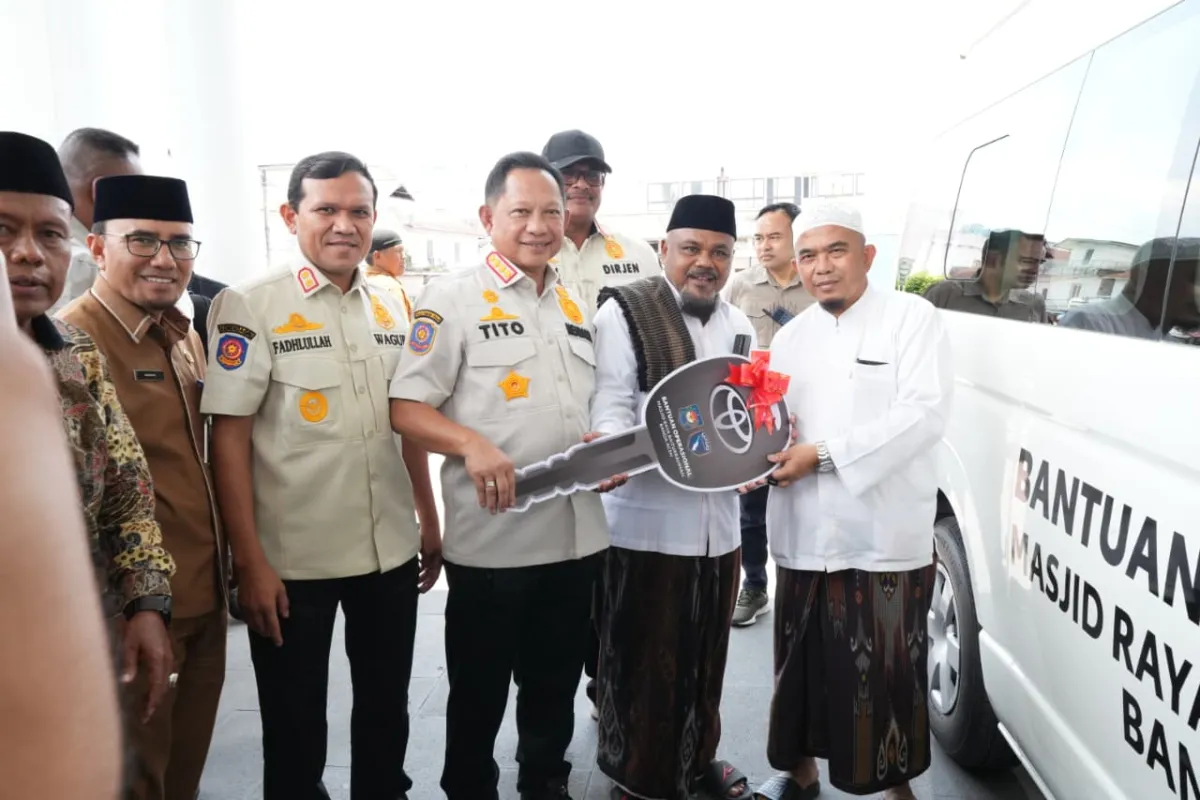 Tito Karnavian Kunjungi Banda Aceh, Safrizal ZA Dampingi Agenda APEKSI hingga Penyerahan Bantuan untuk Masjid Raya