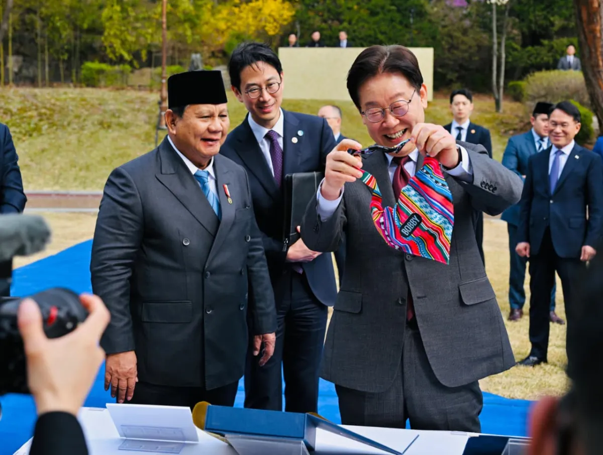 Prabowo Serahkan Cendera Mata UMKM kepada Presiden Korea Selatan, Termasuk Hadiah untuk Anjing Peliharaan Lee Jae Myung