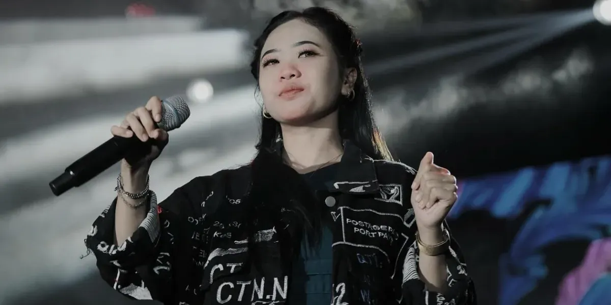 Via Amelia Rilis Single Popdut 'Nompo Kahanan' tentang Luka Anak Broken Home