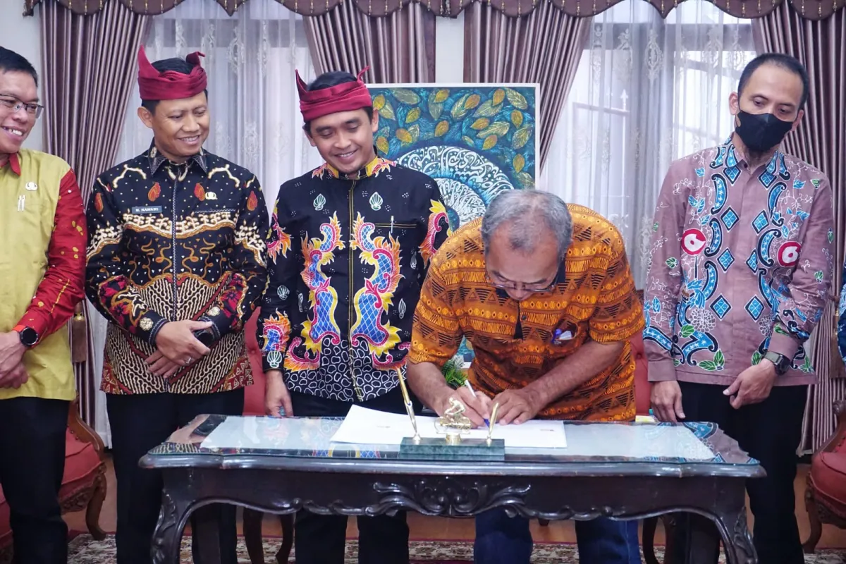 Pemkot Pasuruan Teken Kontrak Payung Konsolidasi Pengadaan Kertas HVS untuk Katalog Elektronik