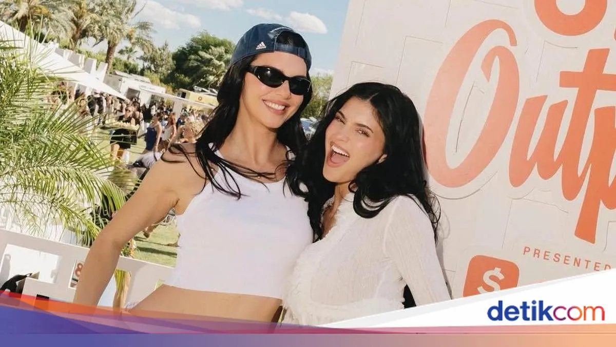 Deretan Gaya Selebriti di Coachella 2026, dari Crop Top hingga High-Fashion Transparan