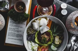 Studi Kelayakan Restoran Berbasis Pengalaman di Ubud: Membaca Peluang Kuliner yang Menjual Suasana dan Cerita