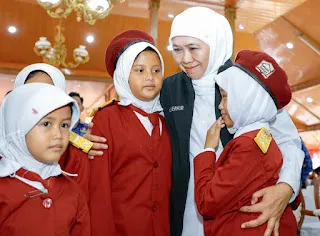 Pemprov Jatim Batasi Penggunaan Gadget di SMA/SMK/SLB, Khofifah Tekankan Penguatan Karakter Siswa