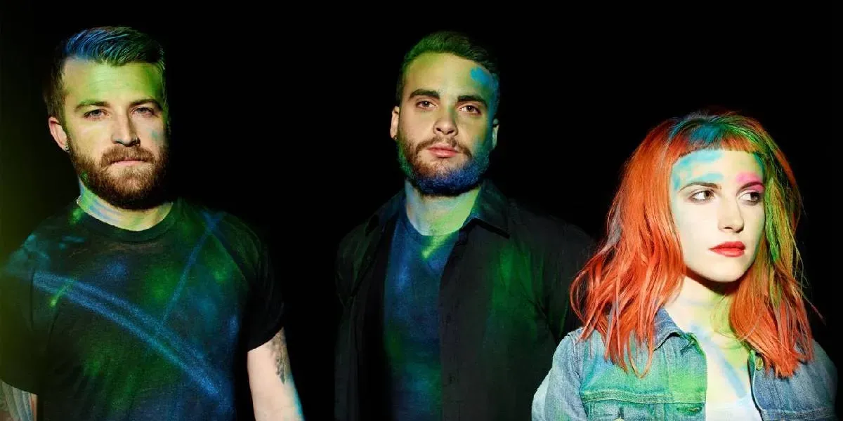 Makna Lagu “Still Into You” Paramore: Perayaan Cinta yang Bertahan dan Tetap Bergairah