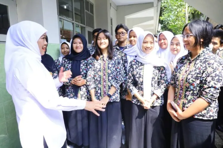 Pemprov Jatim Batasi Penggunaan Gadget di SMA/SMK/SLB, Berlaku Mulai 13 April 2026