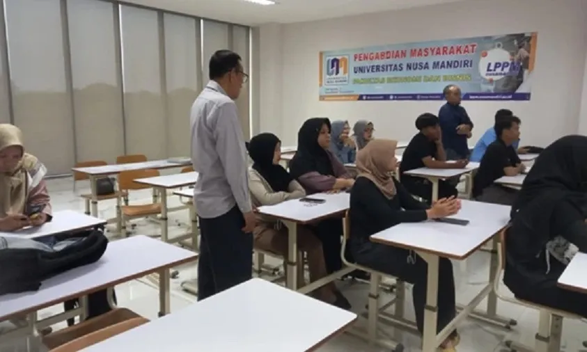 Dosen dan Mahasiswa Bisnis Digital UNM Gelar Literasi Finansial untuk Anak Yatim di Depok