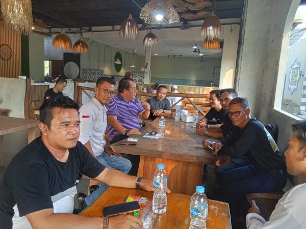 Diskusi Hardiknas 2026 di Panimbang Tekankan Sinergi Advokat dan Pers untuk Transparansi dan Etika Informasi