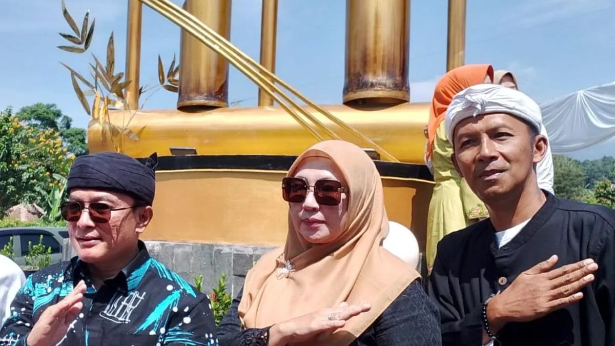 Tugu Angklung Diresmikan di Simpang Tiga Cipari-Cisantana, Jadi Simbol Kuningan sebagai “Kabupaten Angklung”