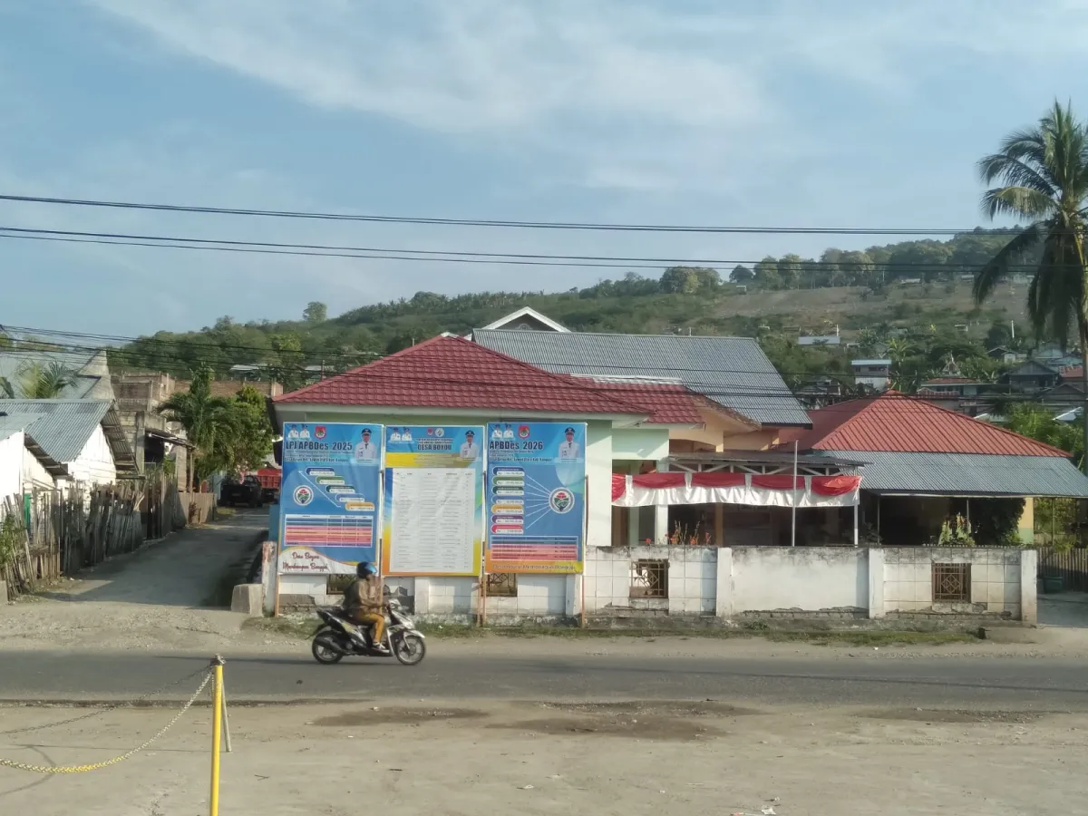 Pemdes Boyou Pasang Baliho APBDes 2026 dan LPJ Realisasi 2025 sebagai Bentuk Transparansi