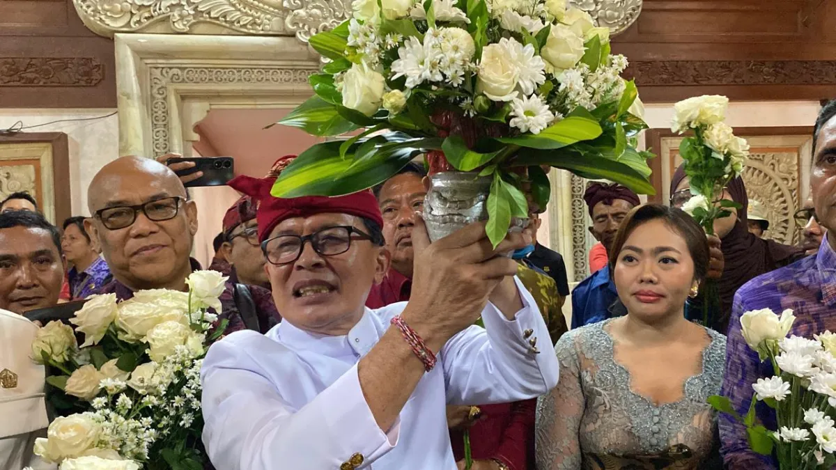 Warga Serangan dan Jimbaran Bawa Mawar Putih ke DPRD Bali, Sampaikan Dukungan untuk Pansus TRAP