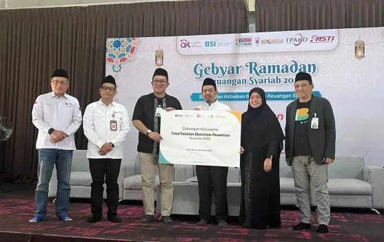 OJK Sulselbar Edukasi Keuangan Syariah untuk 300 Santri di Maros