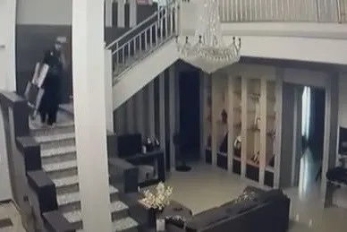 Pura-pura Jadi Teknisi WiFi, Tiga Terduga Pelaku Pencurian di Surabaya Ditangkap