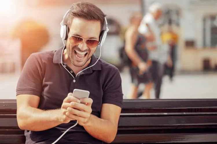 Sains Menganjurkan Musik Bernuansa Bahagia Saat Menghadapi Masalah Rumit