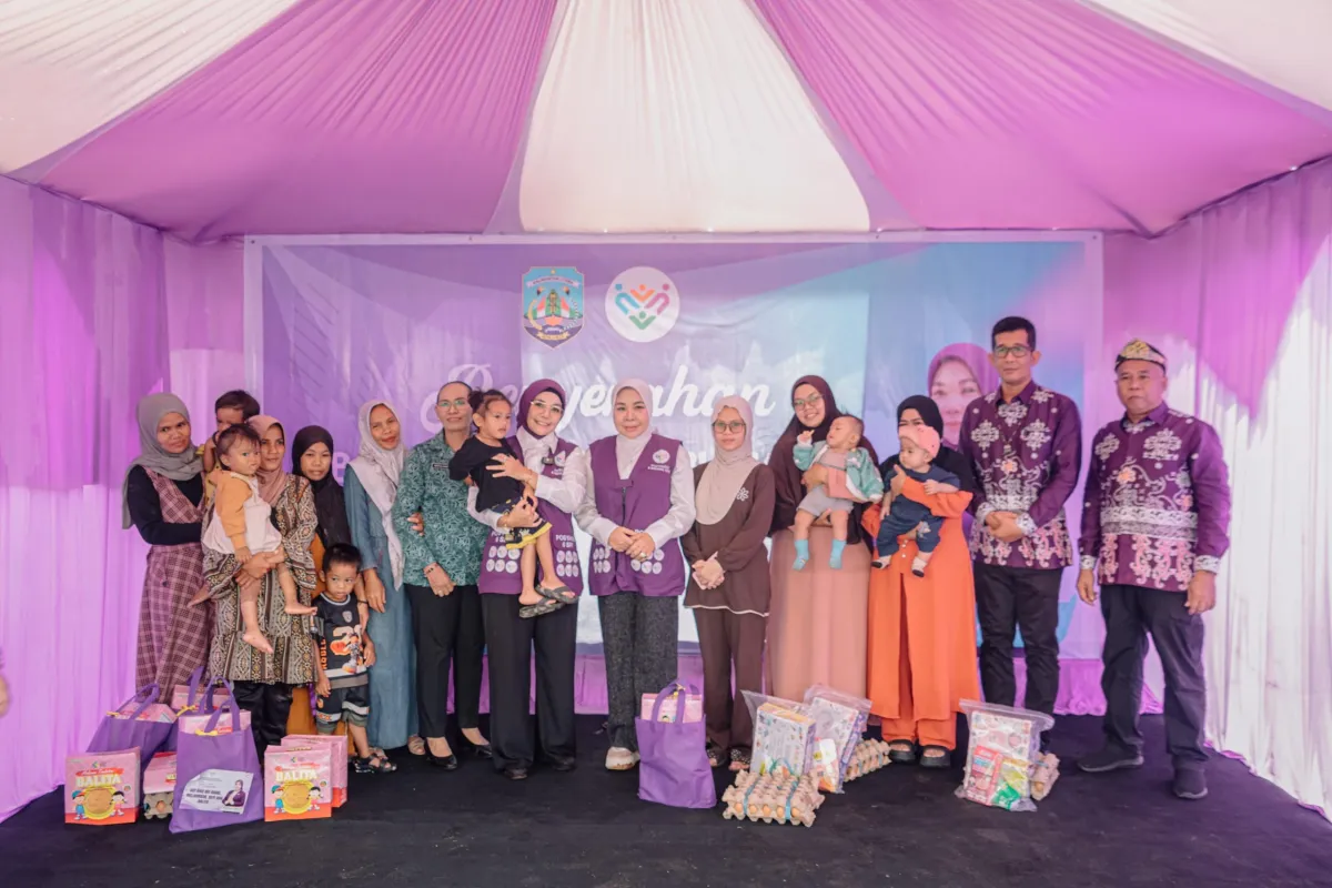 Rahmawati Zainal dan Vamelia Ibrahim Serahkan Bantuan Gizi untuk Ibu dan Balita di Posyandu Teratai Tana Tidung