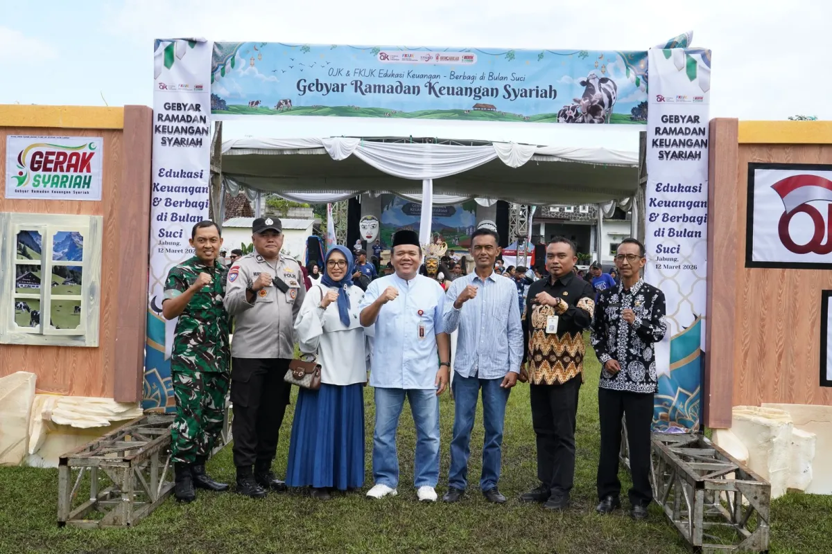 OJK dan FKIJK Malang Gelar Edukasi Keuangan Syariah dan Aksi Sosial di Jabung