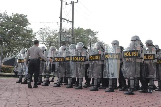 Wakapolres Kutai Kartanegara Cek Kesiapan Personel dan Peralatan Dalmas Jelang Agenda Kamtibmas