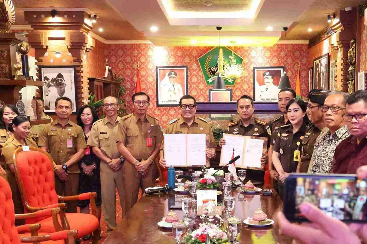 Pemkab Tabanan dan Kejari Tabanan Teken MoU Optimalisasi Koordinasi Laporan Dugaan Korupsi Keuangan Desa Adat dan LPD