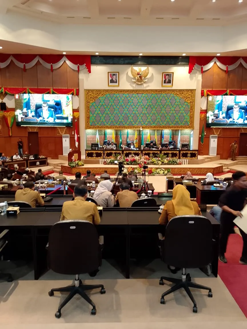 Interupsi Warnai Paripurna DPRD Riau, Agenda LKPJ Kepala Daerah 2025 Ditunda