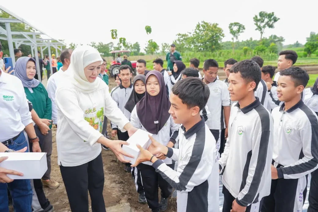 Pemprov Jatim Batasi Penggunaan Gadget di SMA, SMK, dan SLB Mulai 13 April 2026