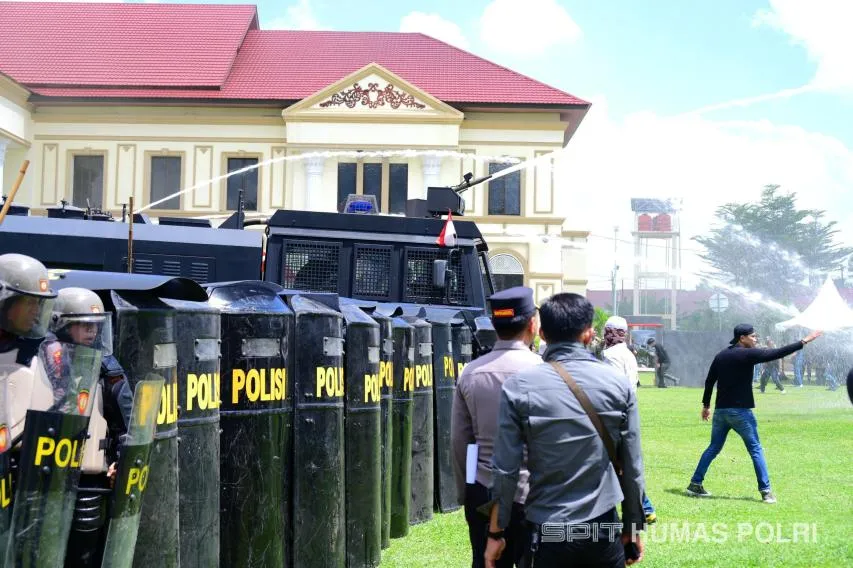 Polda Jambi Gelar Latihan Sispamkota, Uji Kesiapan Pengamanan Jelang May Day 2026