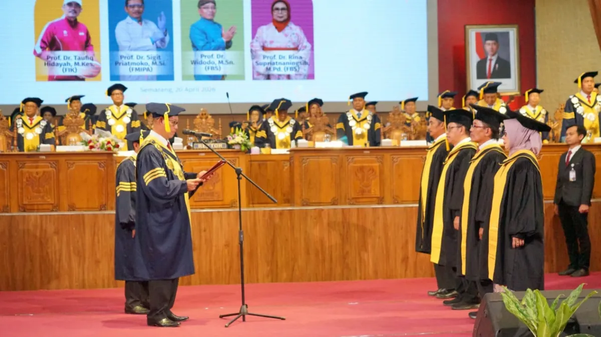 Rektor Universitas Negeri Semarang Kukuhkan Empat Profesor dari Berbagai Disiplin Ilmu