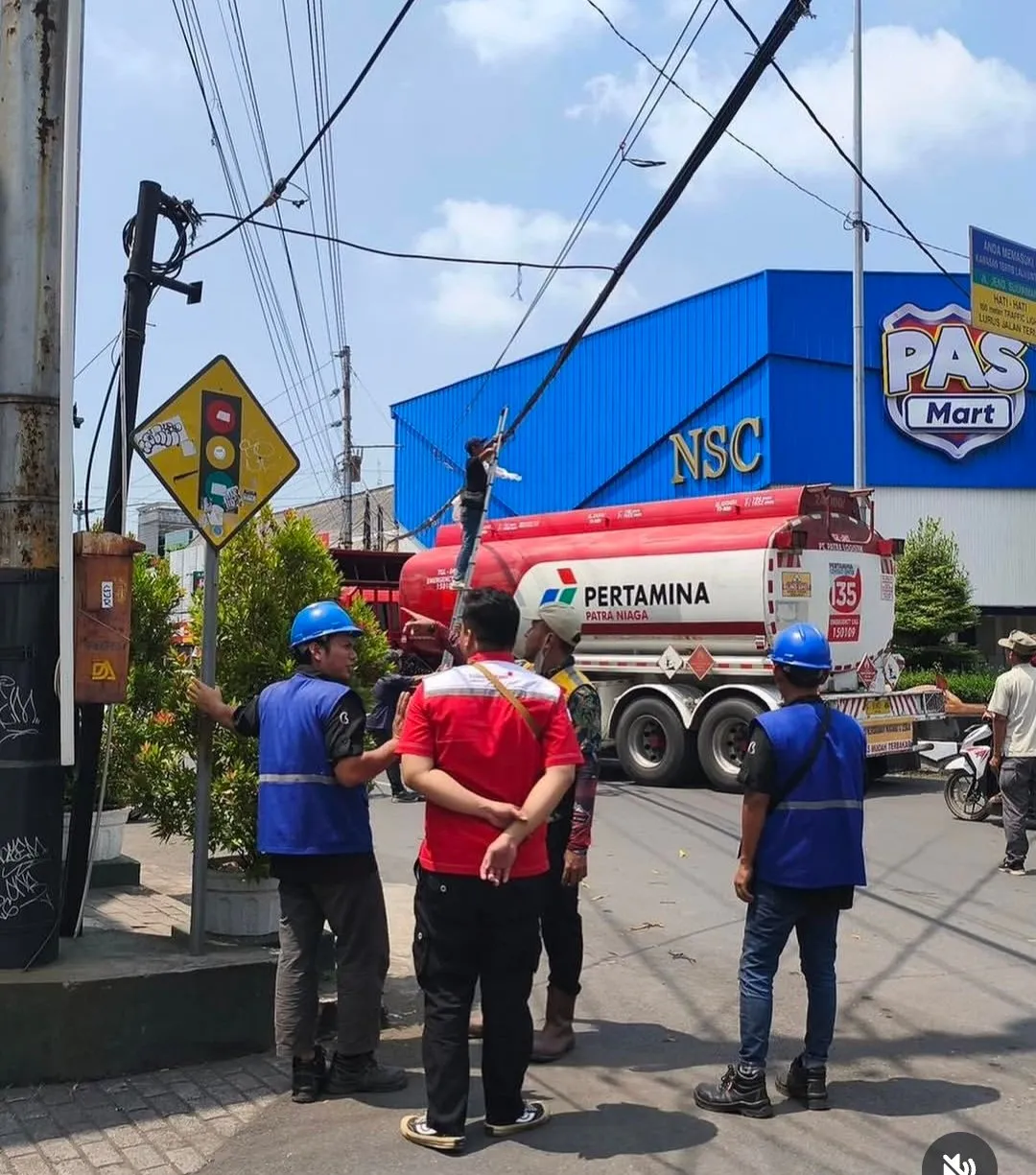 DPUPR Pemalang Tertibkan Kabel Fiber Optik Semrawut di Sekitar Alun-Alun