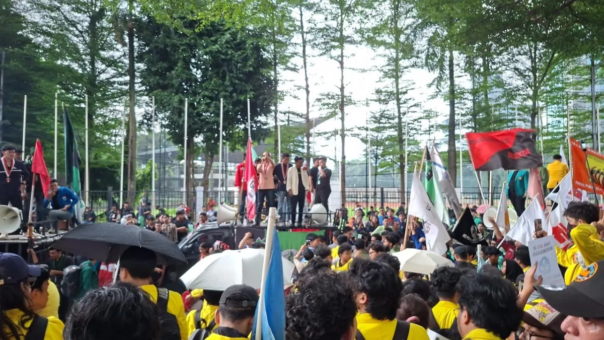 Mahasiswa Demo di Depan Kementerian Pendidikan, Tuntut Penghentian Program Makan Bergizi