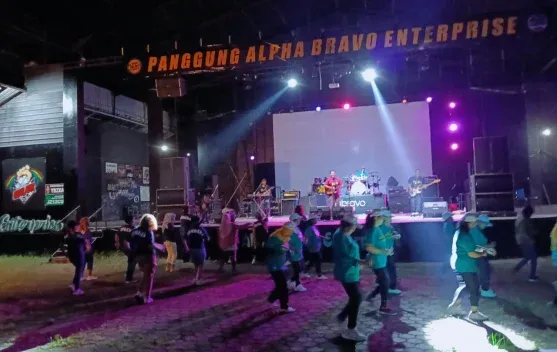 Band Jetsmail Hidupkan Kembali Musik Koes Plus di Yogyakarta