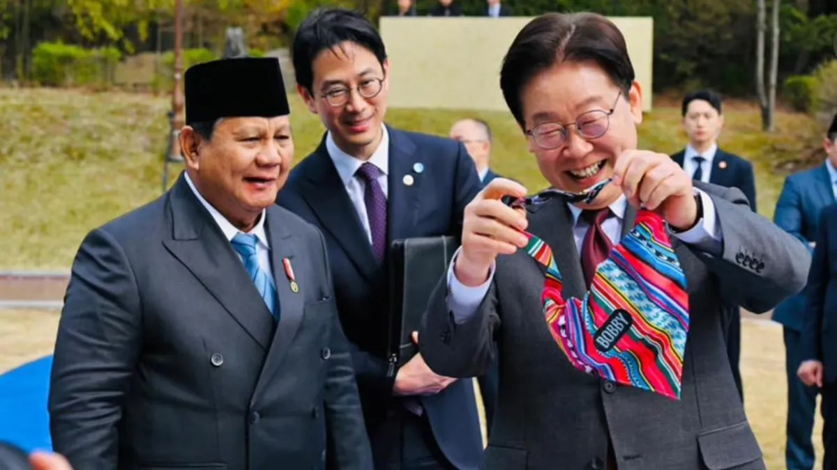 Momen Hangat Kunjungan Prabowo ke Korea Selatan: Hadiah untuk “Bobby” Bikin Presiden Lee Tertawa