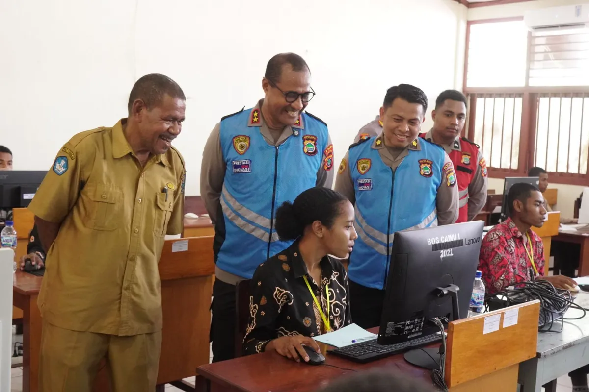 Kapolda Papua Barat Tinjau Tes CAT Psikologi Seleksi Bintara Polri 2026 di Manokwari